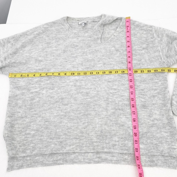 EVEREVE ALISON JOY I Sweater Ceci Cutout Shoulder Pullover Gray Large - Picture 4 of 12